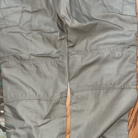 NWT Tactical Pants Khaki & Camo Medium - Picture 10 of 13